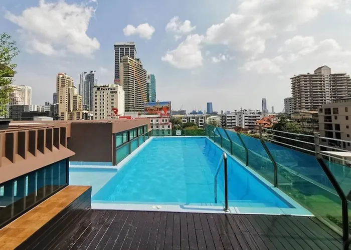 Location With 3-min Walk To Everything