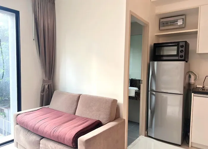Location With 3-min Walk To Everything Apartamento