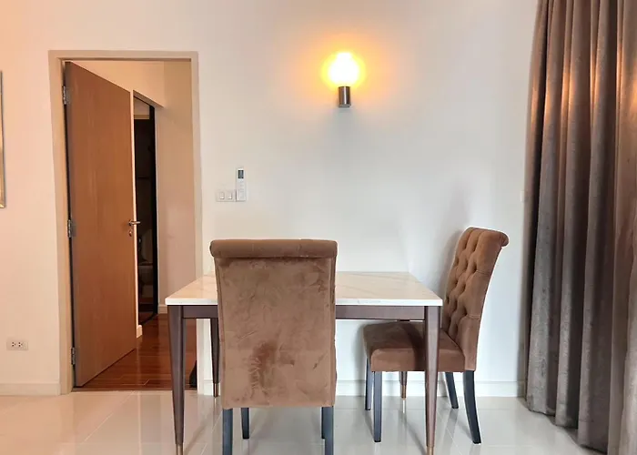 Location With 3-min Walk To Everything Apartamento *