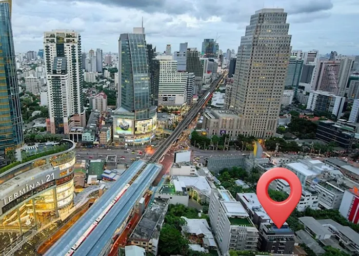 Location With 3-min Walk To Everything *
